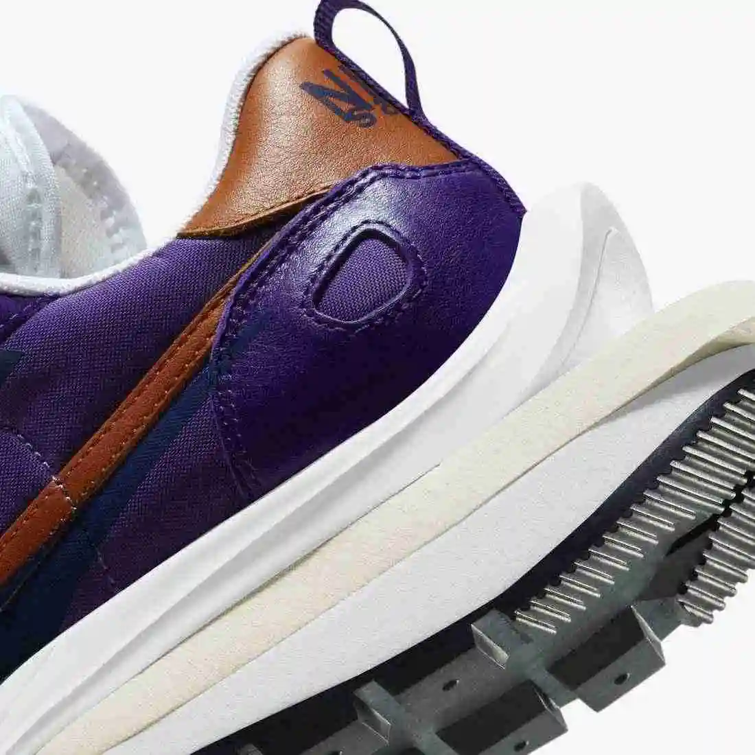 Sacai-Nike-VaporWaffle-Dark-Iris-DD1875-500-Release-Date-8.webp