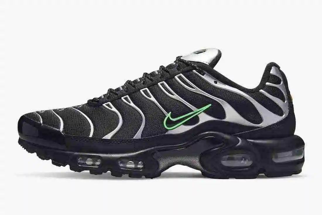 Nike-Air-Max-Plus-Black-Silver-DR0139-001-Release-Date.webp