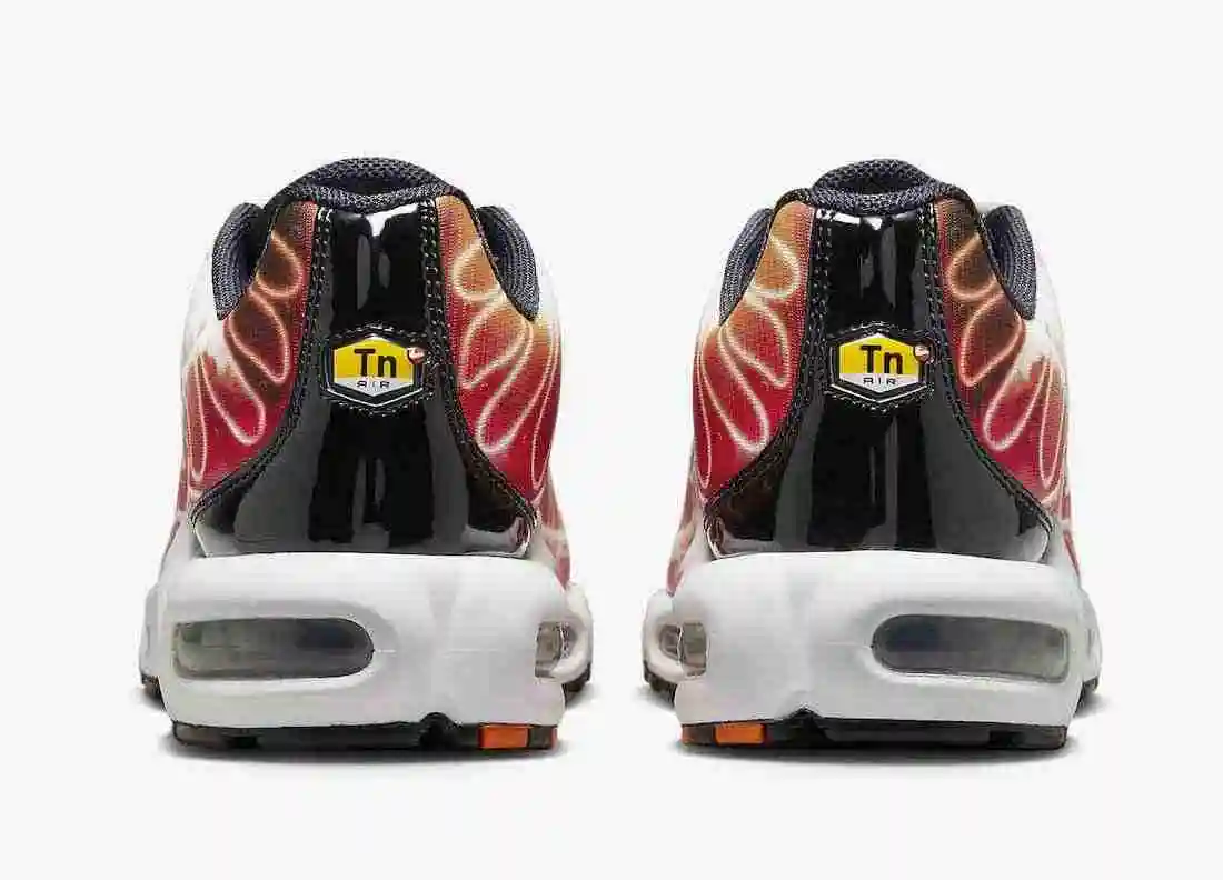 Nike-Air-Max-Plus-Light-Photography-DZ3531-600-Release-Date-5.webp
