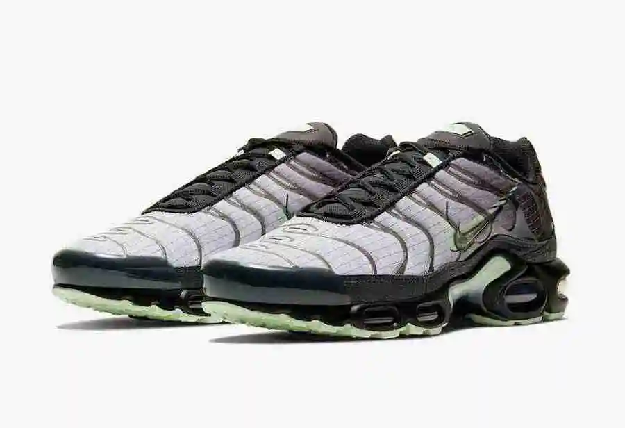Nike-Air-Max-Plus-Green-Glow-CT1619-001-Release-Date-4.webp