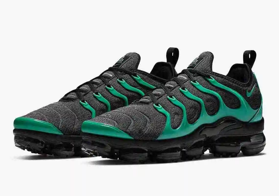 nike-vapormax-plus-eagles-924453-013-5.webp