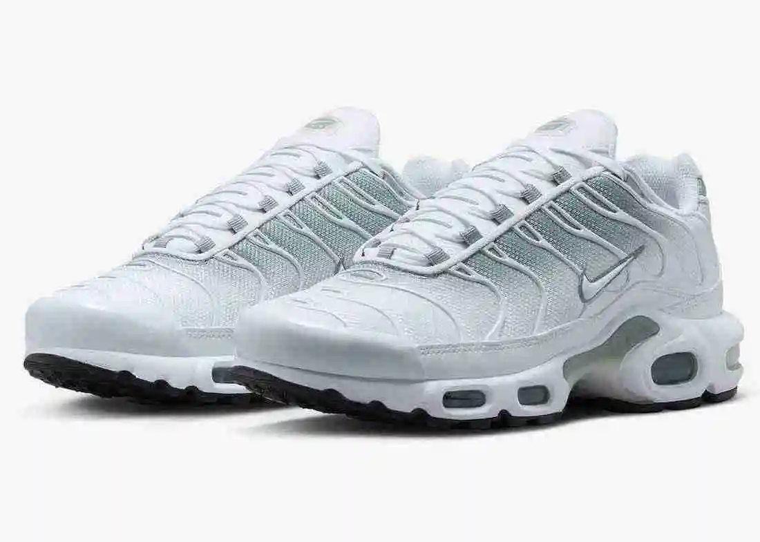 Nike-Air-Max-Plus-White-Mica-Green-DZ3670-100-Release-Date-4.webp