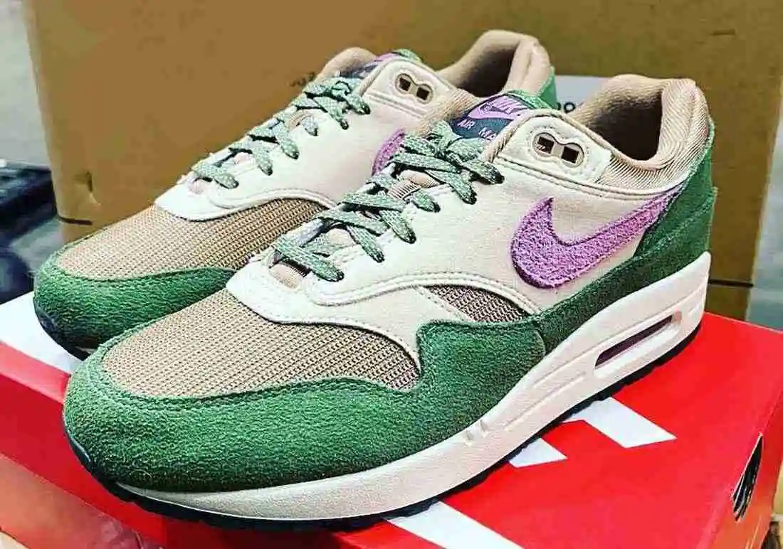 Nike-Air-Max-1-Treeline-Skunk-DR9773-300-Release-Date.webp
