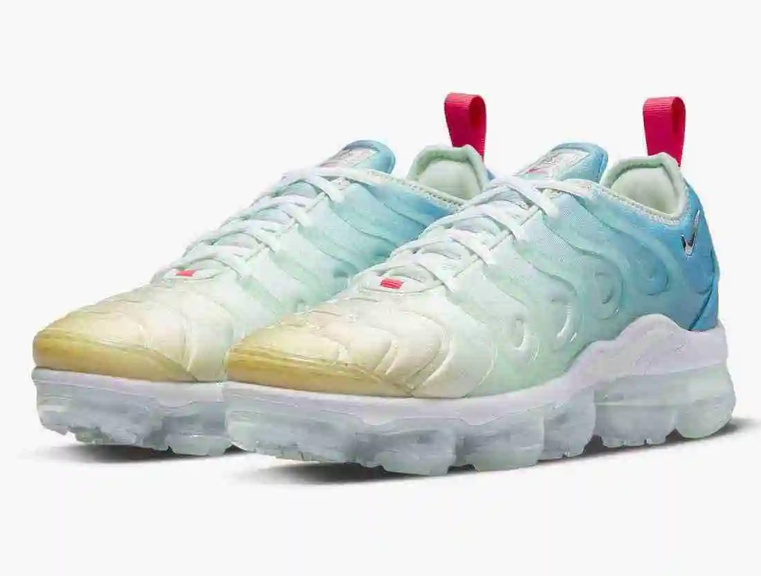 Nike-Air-VaporMax-Plus-Since-1972-DQ7651-300-Release-Date-4.webp