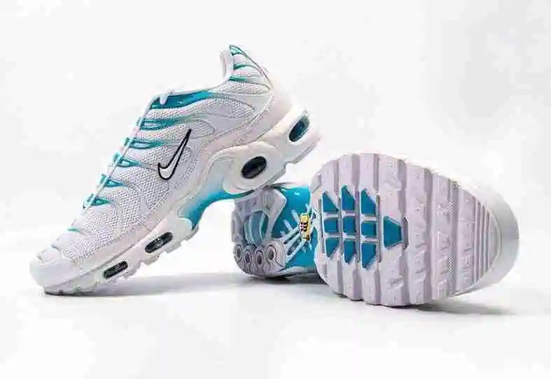 nike-air-max-plus-blue-fury-852630-105-5.webp