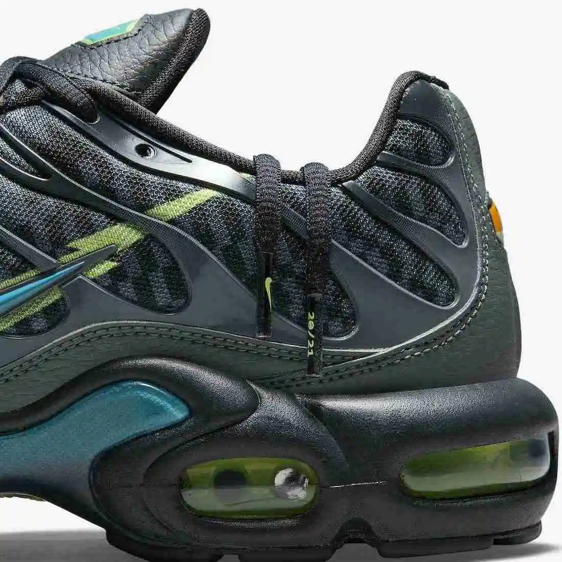 Nike-Air-Max-Plus-DJ6896-070-Release-Date-6.webp