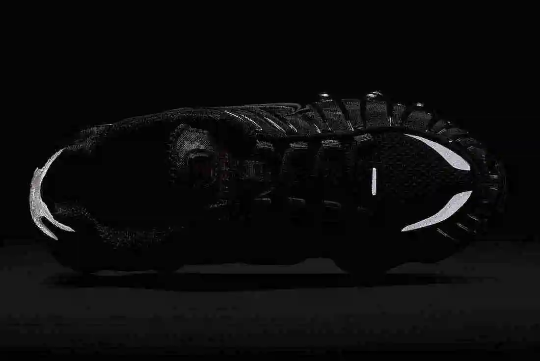 Nike-Shox-TL-Black-Metallic-Hematite-AR3566-002-Release-Date-6.webp