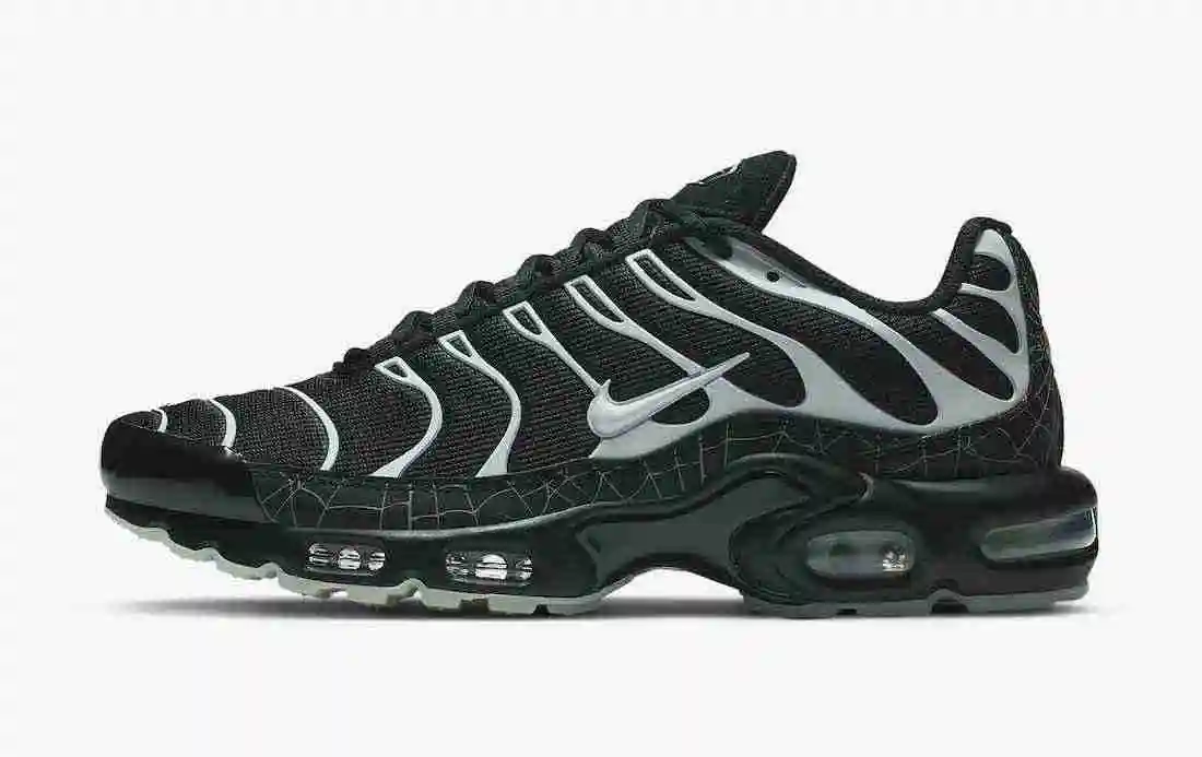Nike-Air-Max-Plus-Halloween-Spider-Web-DD4004-001-Release-Date.webp