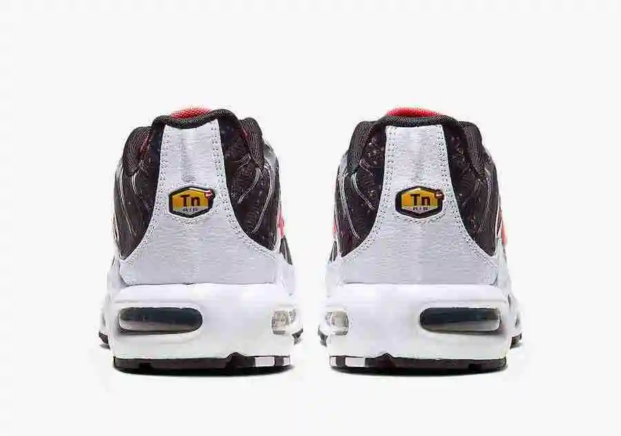 Nike-Air-Max-Plus-Supernova-Galaxy-CW6019-001-Release-Date-4.webp