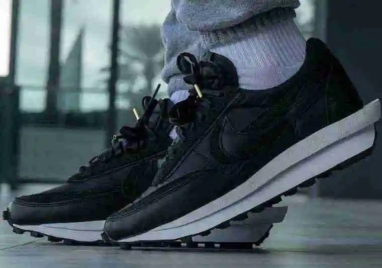 sacai-Nike-LDWaffle-Black-Nylon-BV0073-002-Release-Date-On-Feet-1.webp