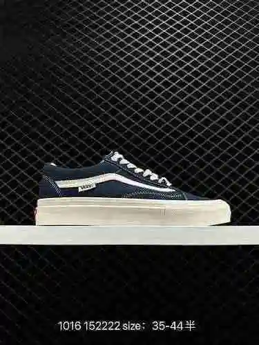 La compañía Vans Old Skool 222 es la primera en usar el zapato de skate profesional de gamuza azul c