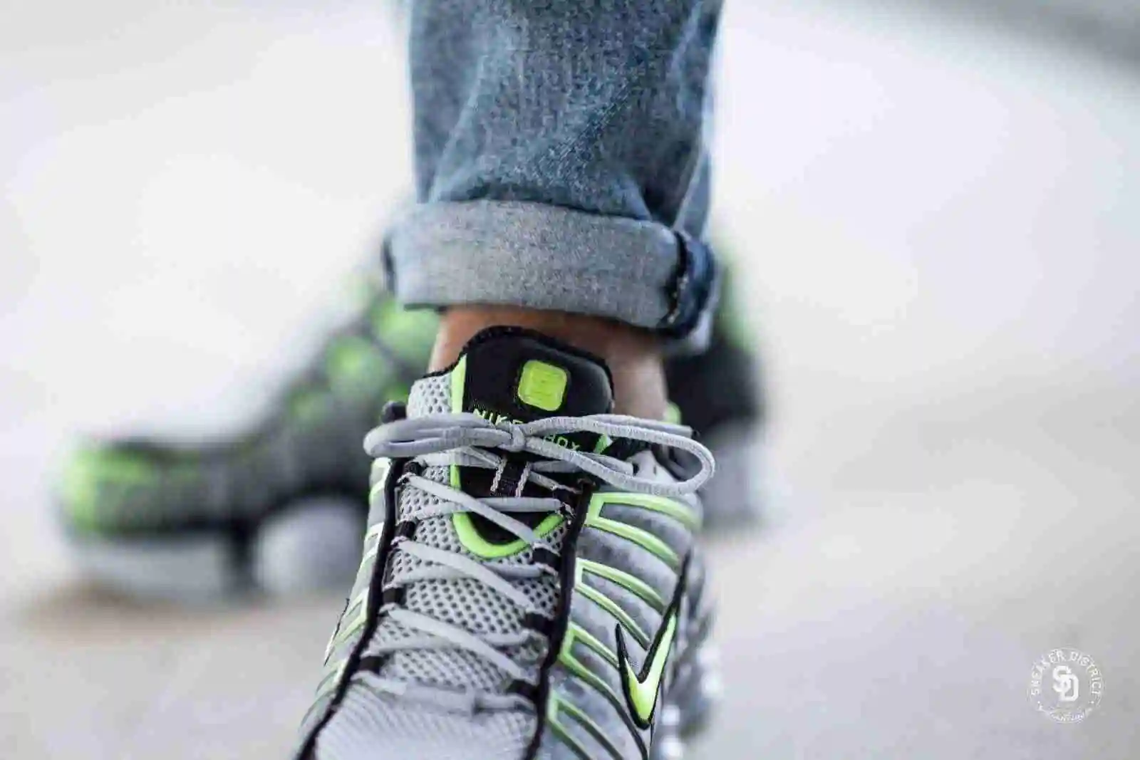Nike-Shox-TL-Wolf-Grey-Lime-Blast-Black-5-1600.webp