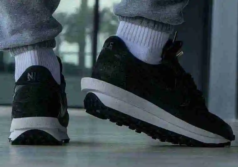 sacai-Nike-LDWaffle-Black-Nylon-BV0073-002-Release-Date-On-Feet-6.webp