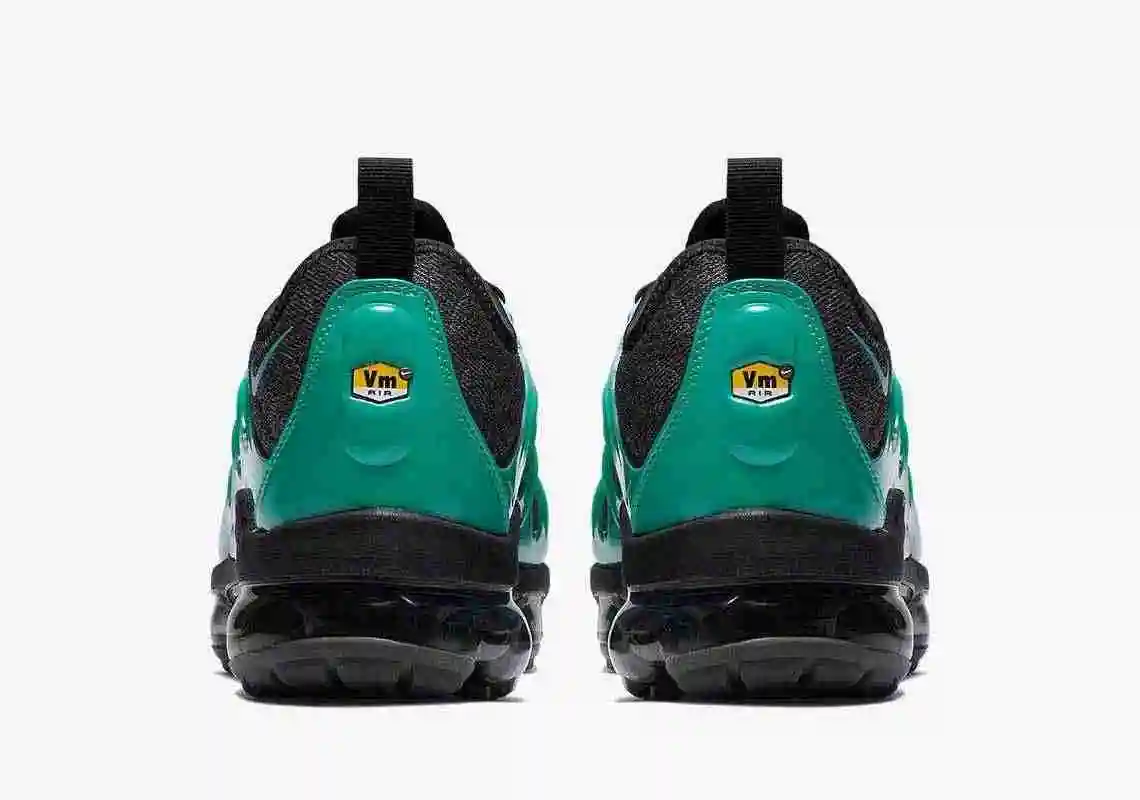 nike-vapormax-plus-eagles-924453-013-4.webp