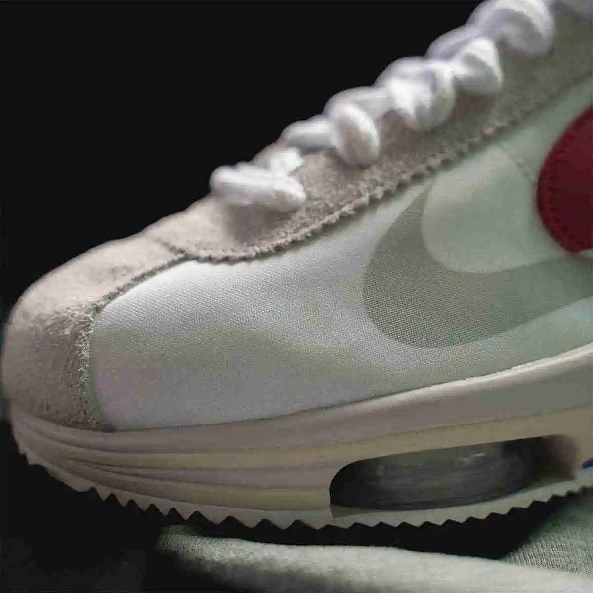 Sacai-Nike-Cortez-Release-Date-2022-7.webp