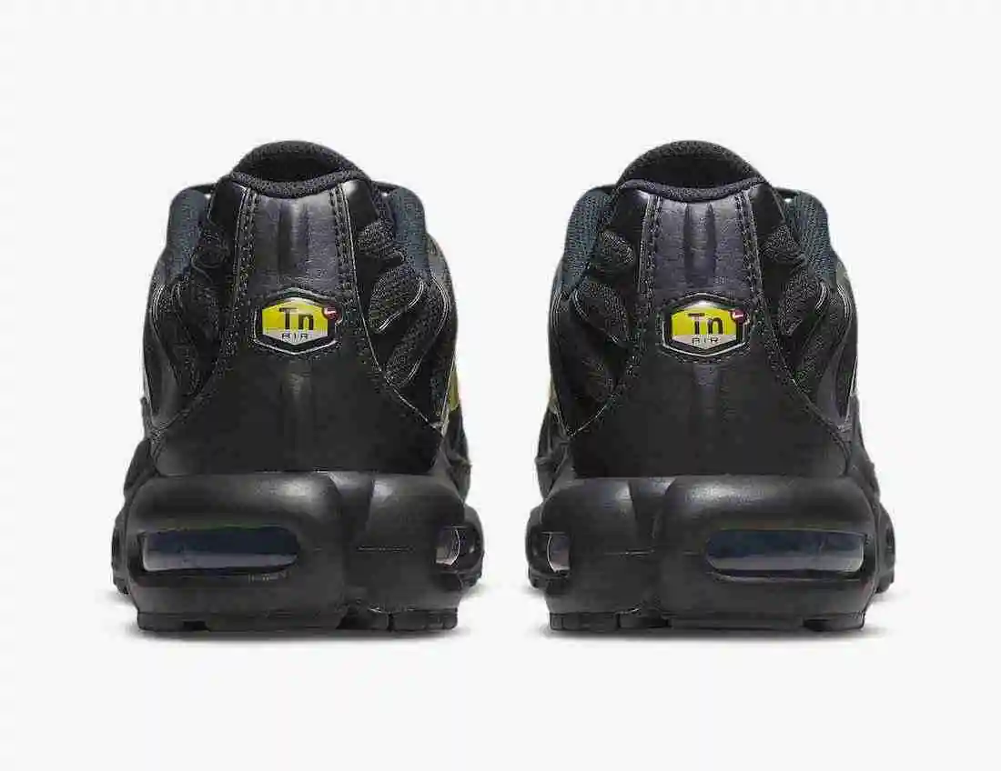 Nike-Air-Max-Plus-Triple-Black-DX2652-001-Release-Date-5.webp