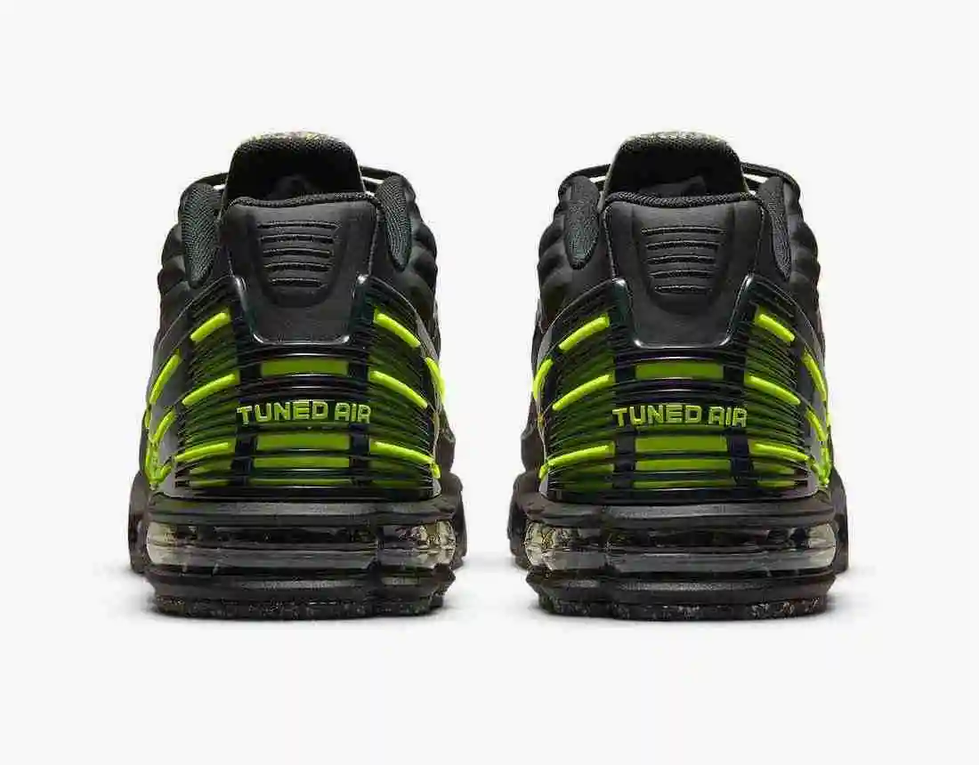 Nike-Air-Max-Plus-3-DM9097-001-Release-Date-4.webp
