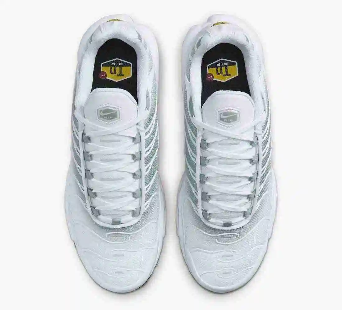 Nike-Air-Max-Plus-White-Mica-Green-DZ3670-100-Release-Date-3.webp