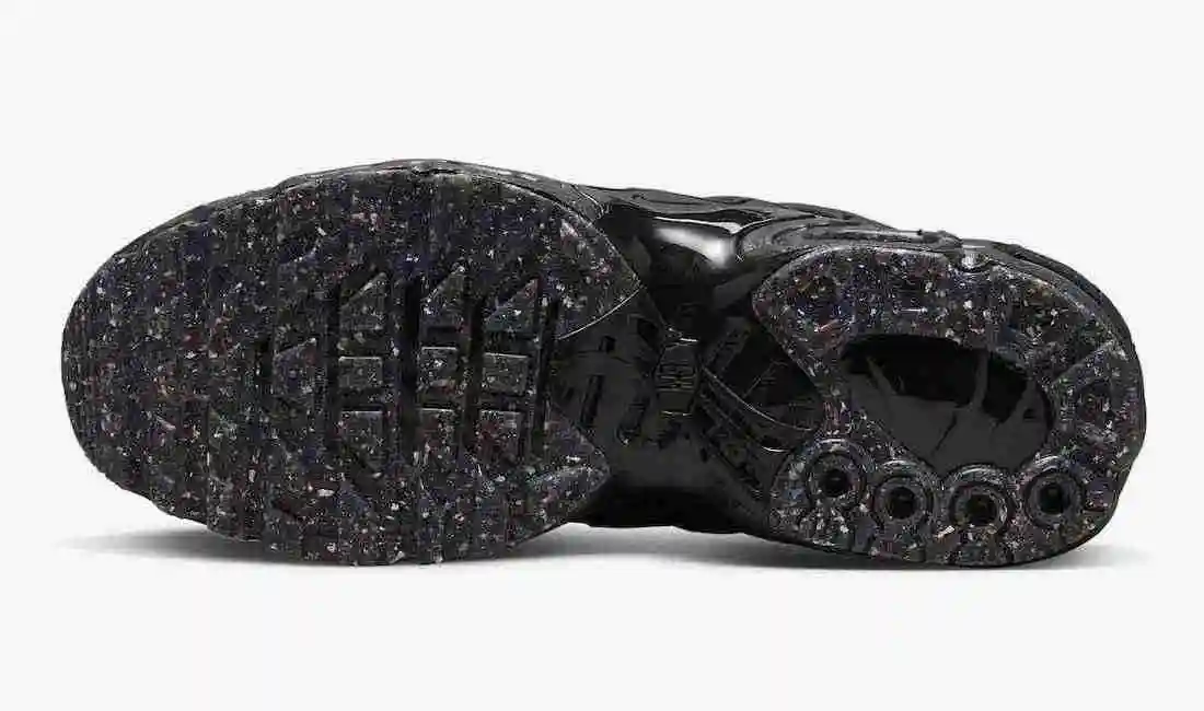Nike-Air-Max-Terrascape-Plus-Black-DQ3977-001-Release-Date-1.webp