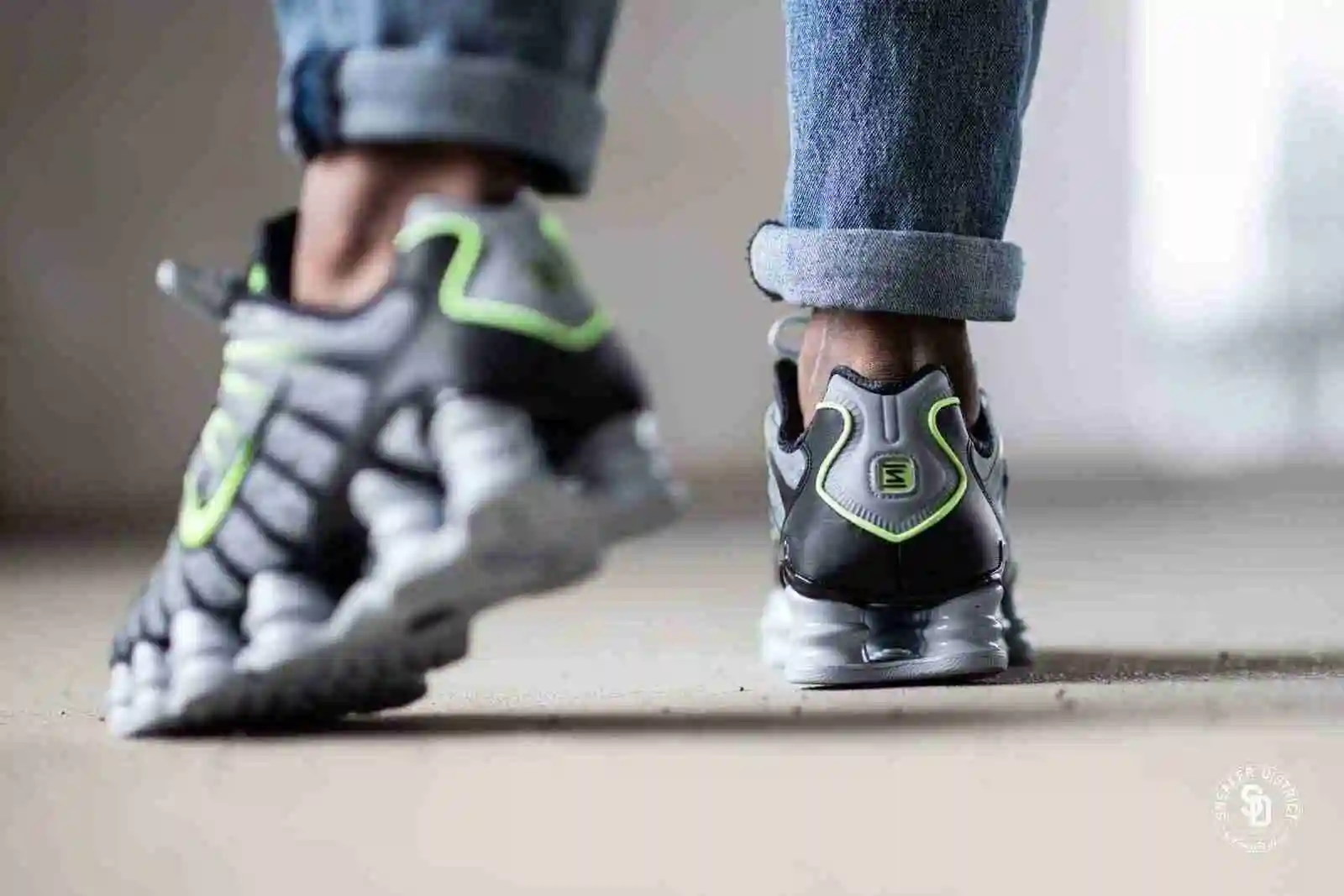Nike-Shox-TL-Wolf-Grey-Lime-Blast-Black-2-1600.webp