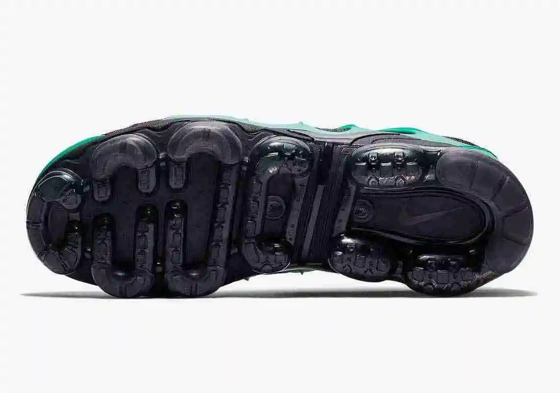 nike-vapormax-plus-eagles-924453-013-6.webp