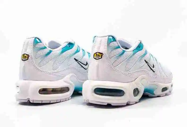 nike-air-max-plus-blue-fury-852630-105-3.webp