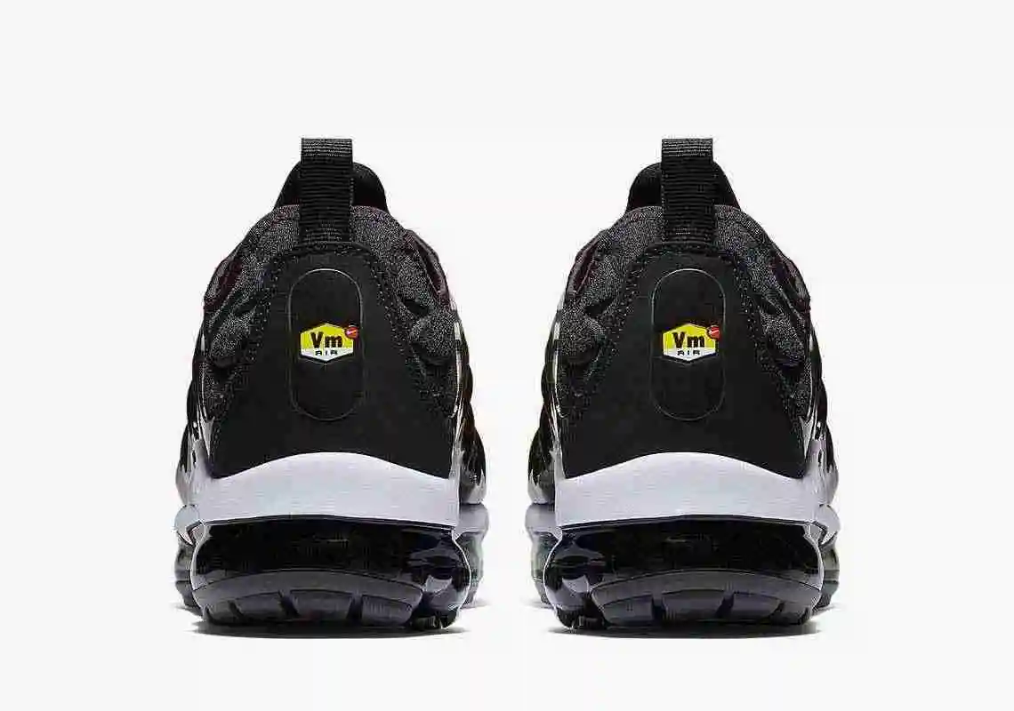 nike-vapormax-plus-black-white-924453-010-6.webp
