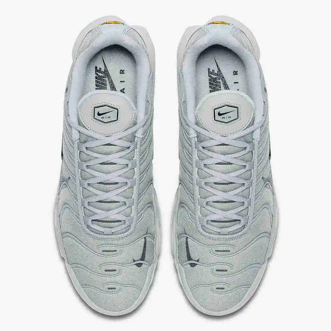 nike-air-max-plus-CU3454-002-4.webp