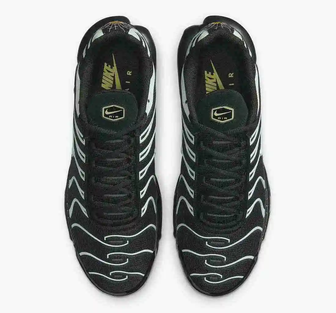 Nike-Air-Max-Plus-Halloween-Spider-Web-DD4004-001-Release-Date-3.webp