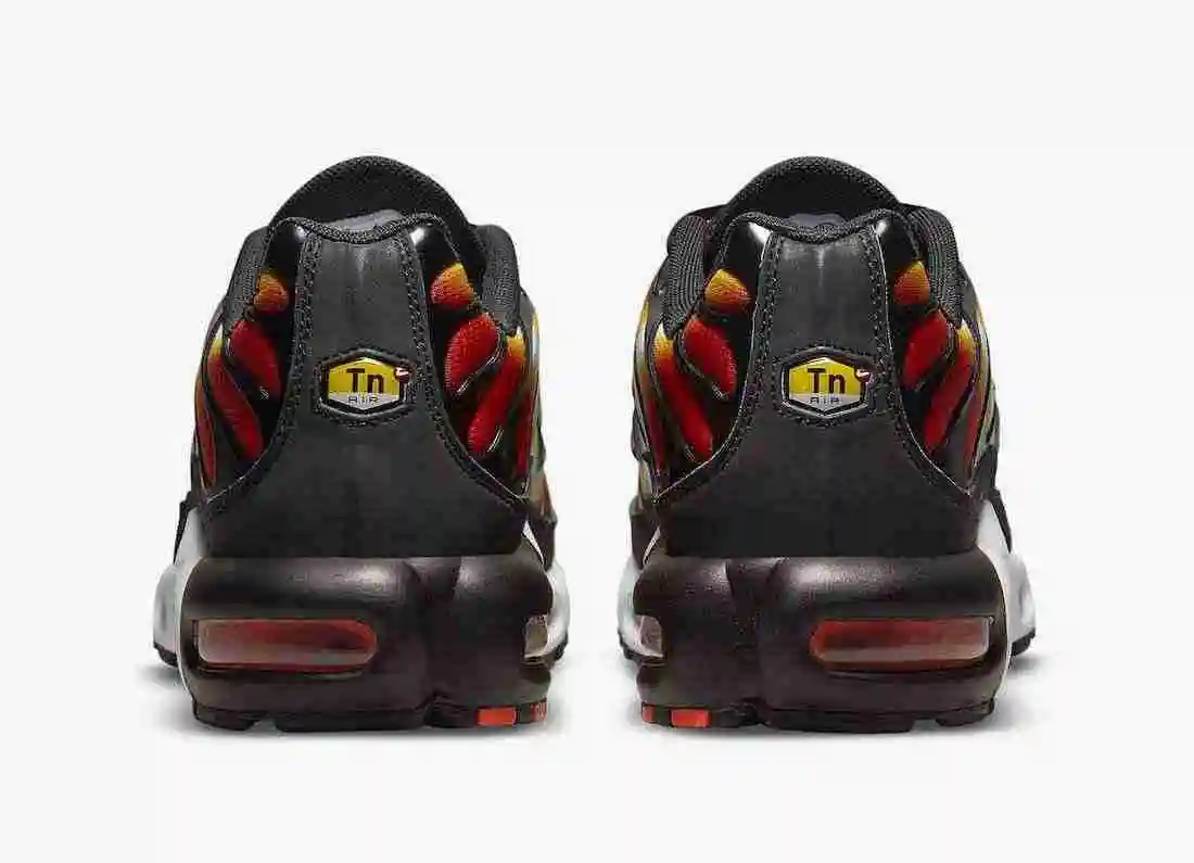 Nike-Air-Max-Plus-Sunset-Gradient-DR8581-800-Release-Date-5.webp