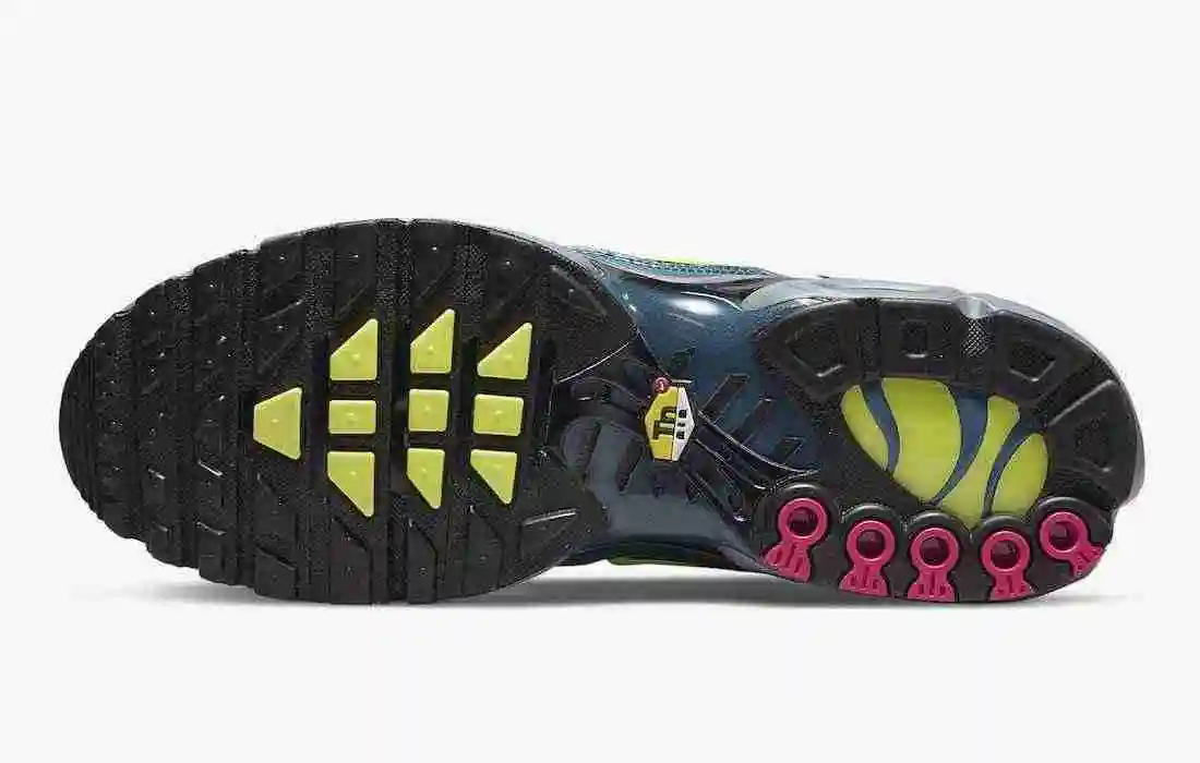 Nike-Air-Max-Plus-DH4776-002-Release-Date-1.webp