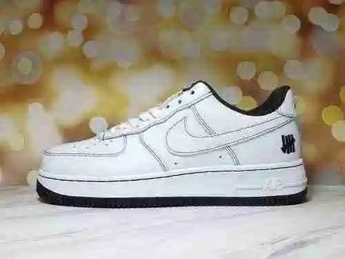 Nike Air Force 1 Low CV1724-104 36-45 con media talla
