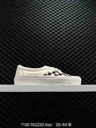 Diseño de contraste de color asimétrico de tablero de ajedrez de Vans Era en blanco y negro/rojo y b