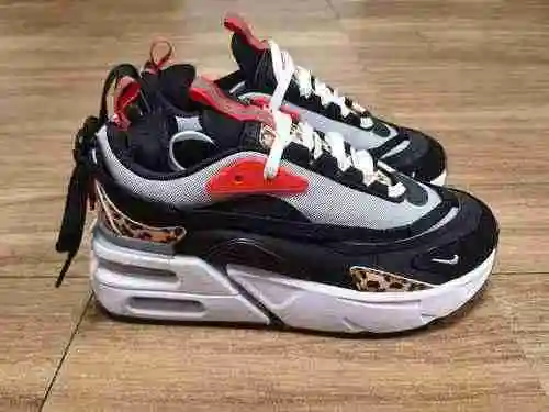 Nike Air Max Furyosa 36-45 con media talla