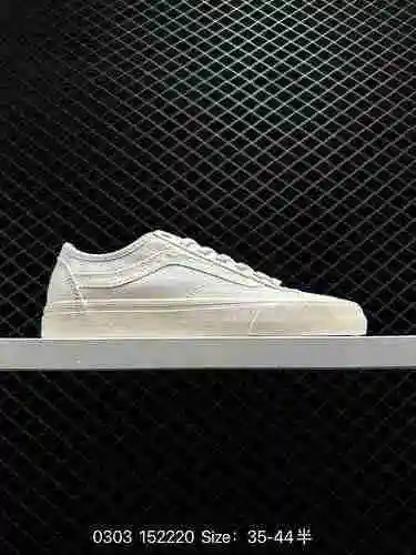 Vans Vault OG Old Skool es el primero en usar zapatos de skate blancos con caña alta y baja. El clás