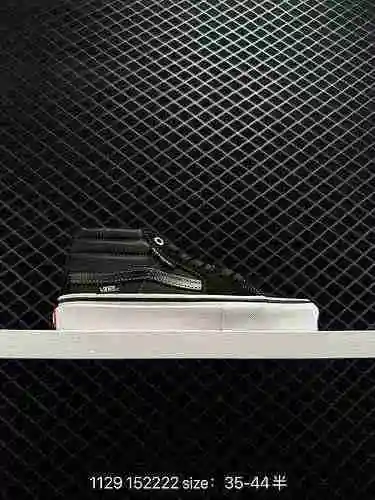 La marca auténtica original lanzó en exclusiva la zapatilla de skate profesional ATD VNA347UVGD, un 