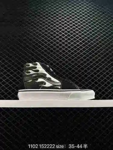 La variedad de estilos urbanos de felpa con llamas de Vans Sk8 Hi x Pendleton y la forma clásica de 