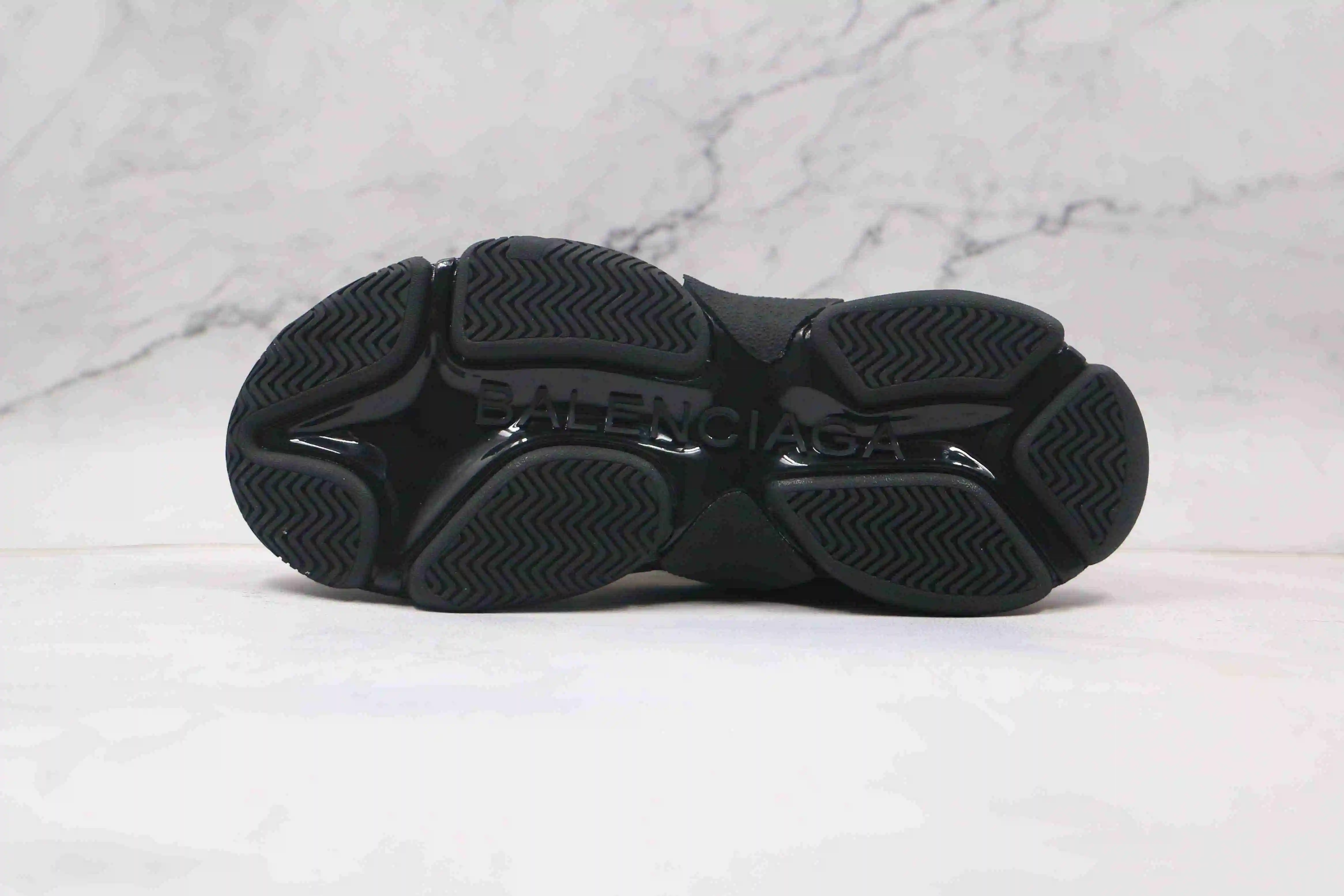 巴黎世家1代 全黑 白字母印花 Balenciaga 巴黎世家 1.0 初代 复古老爹鞋-3.webp