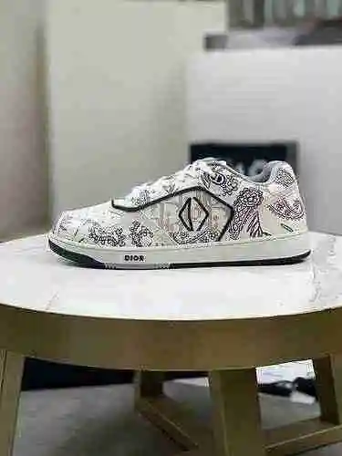 Código de pareja Dior: 0606D20 Talla: Mujer 35-40 Hombre 38-46 (Las tallas de hombre 38, 35, 46 son 