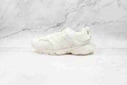 E10 | Soporte para almacenar la tercera generación de zapatos conceptuales para exteriores Balenciag