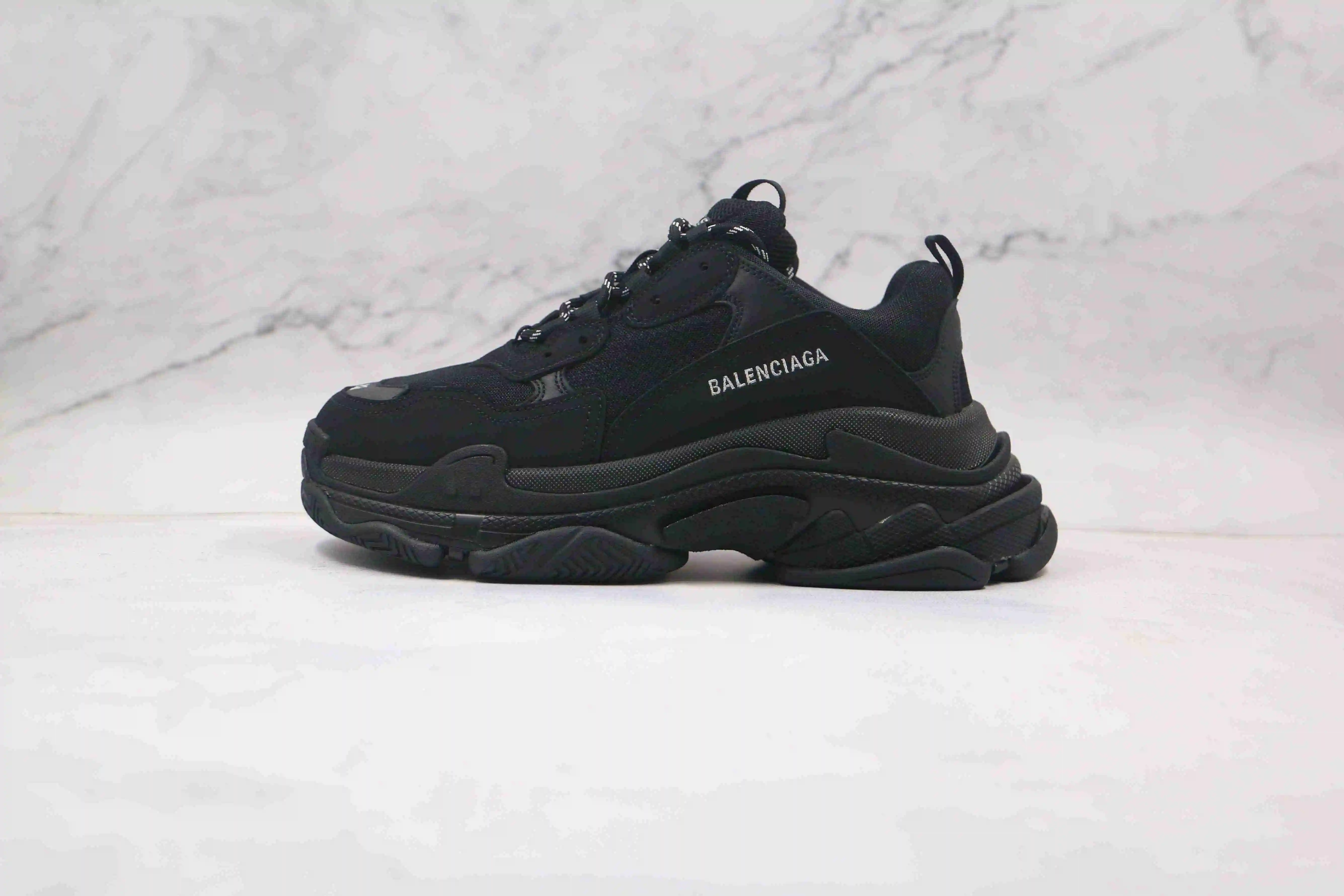 巴黎世家1代 全黑 白字母印花 Balenciaga 巴黎世家 1.0 初代 复古老爹鞋-1.webp