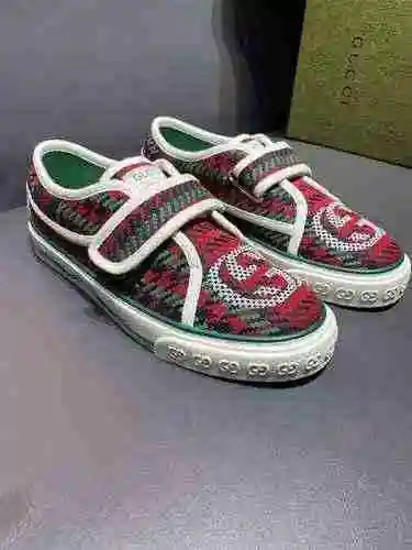 Gucci * Código de estilo de pareja: 0610B40 Talla: Mujer 35/40 Hombre 38/44
