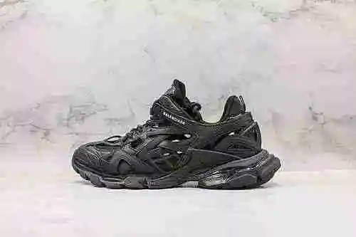 G00 | Soporte para tienda Balenciaga Track 4.0 de cuarta generación de Balenciaga como continuación 