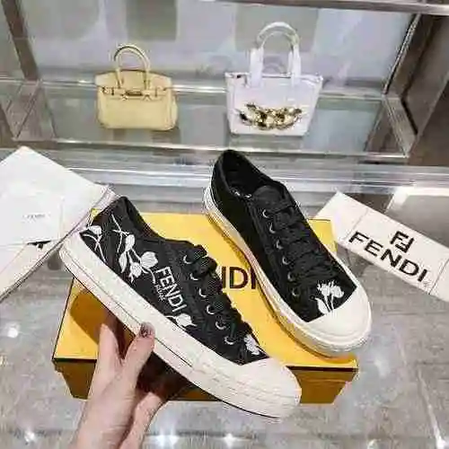 Fendi Código de estilo de pareja: 0516C20 Tamaño: Mujer 35-40/, Hombre 39-45