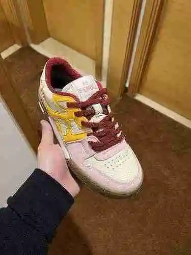 Código de estilo de pareja Fendi: 0305C20 Tamaño: Mujer 35-40, Hombre 39-45