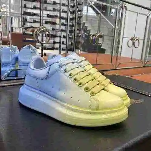 1171450 Los últimos zapatos blancos informales de McQueen para parejas 35-44