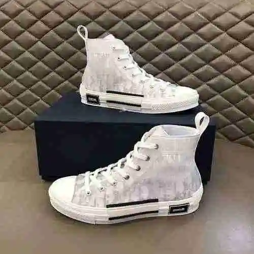 Código de pareja Dior: 0426B60 Talla: Mujer 36-39 Hombre 38-44