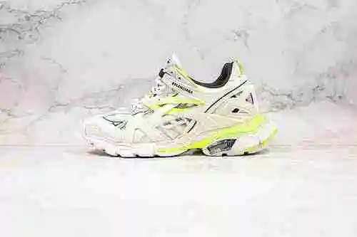 G00 | Apoya el lanzamiento de la segunda tienda de Balenciaga Track 4.0 en blanco y verde para la cu