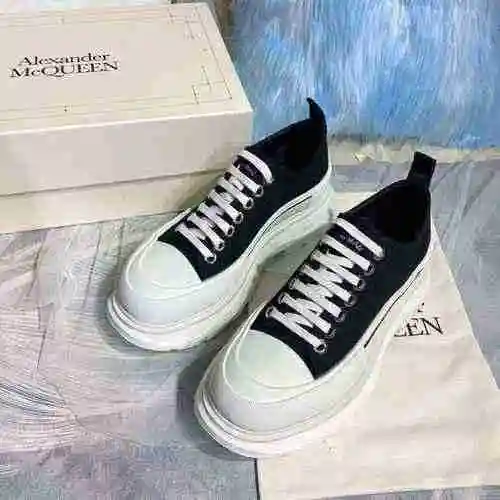 1647300 La última pareja de zapatos casuales de moda de McQueen 35-44