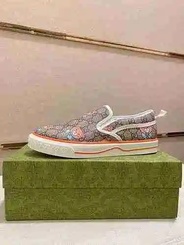Código de pareja GUCCI: 0525B10 Talla: Mujer 34-39 (personalizable 40), Hombre 38-44 (personalizable